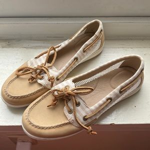 Size 7.5 Sperry boat shoes